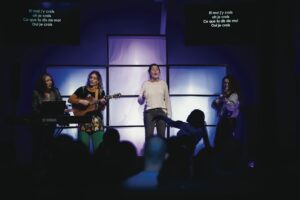 Photo Worshipers singing